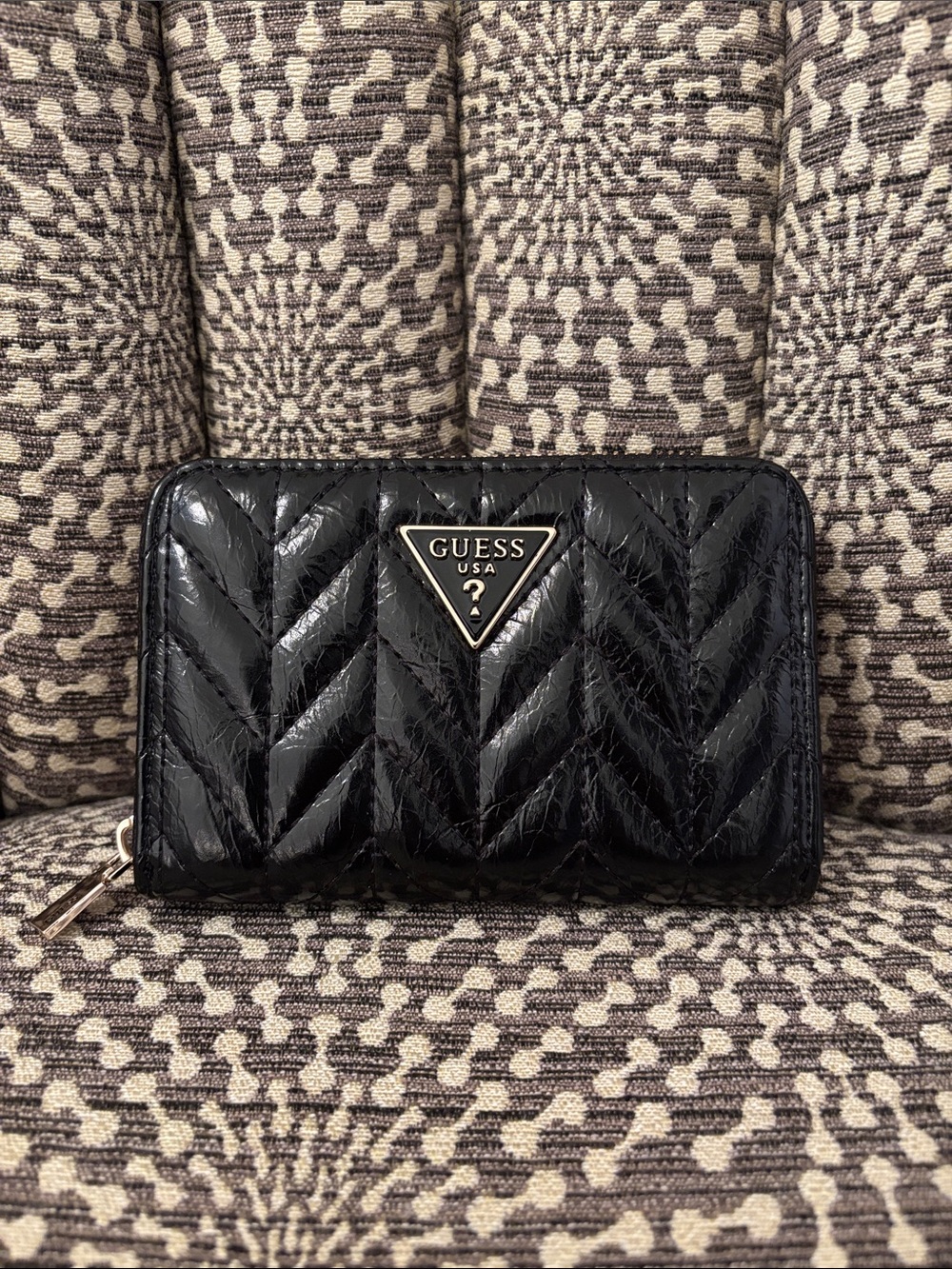 Guess Black Crinkle Chevron Quilted Clutch Compact Wallet for Bag Like New